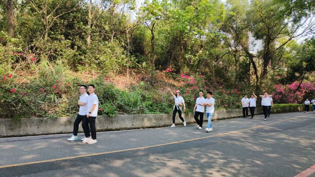 覽紅花湖美景，鑄藍(lán)柯路精神